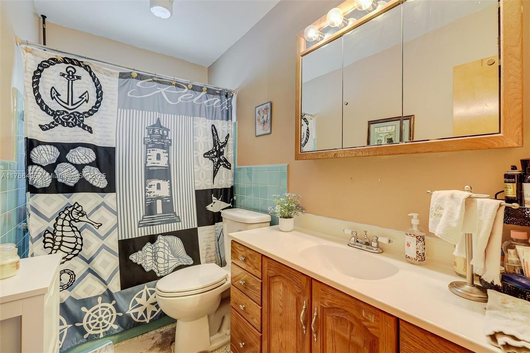 最近售出: $599,500 (4 贝兹, 2 浴室, 1450 平方英尺)