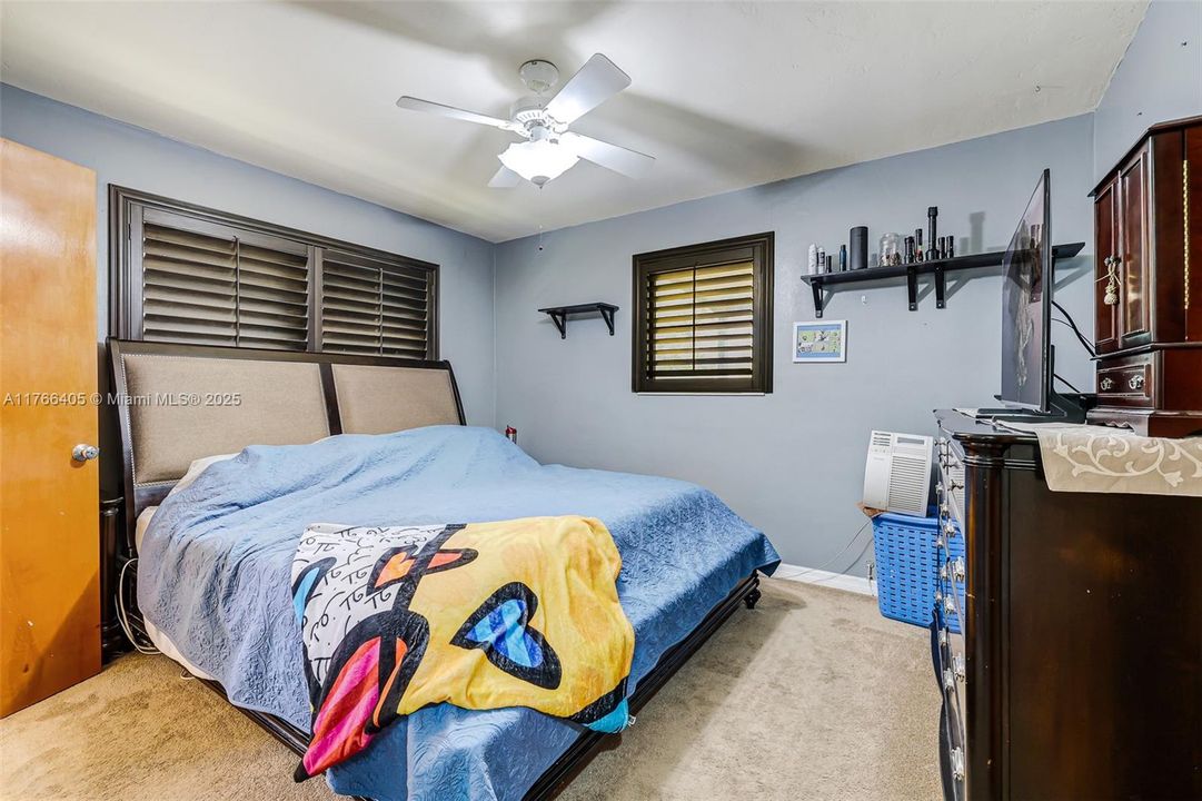 最近售出: $599,500 (4 贝兹, 2 浴室, 1450 平方英尺)