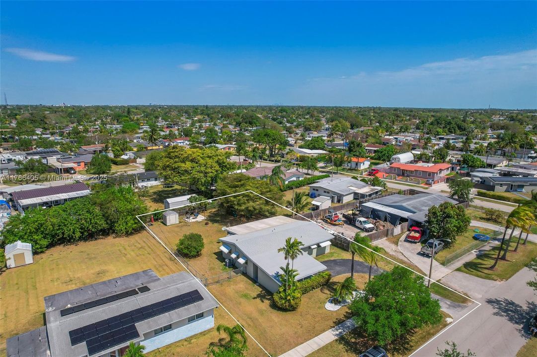 最近售出: $599,500 (4 贝兹, 2 浴室, 1450 平方英尺)