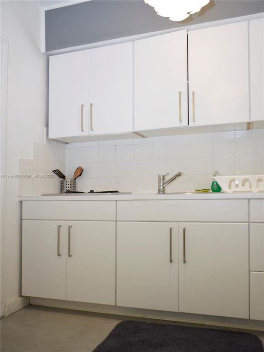 待售: $195,000 (0 贝兹, 1 浴室, 437 平方英尺)