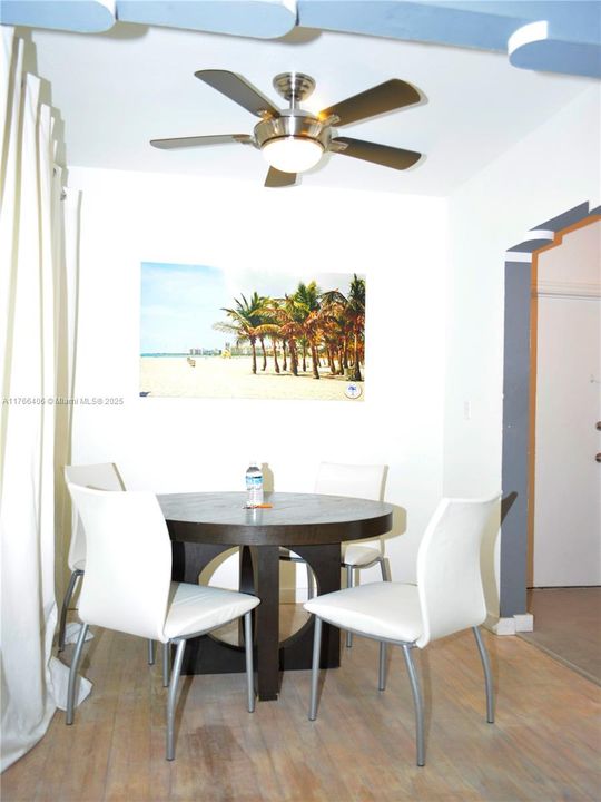 待售: $195,000 (0 贝兹, 1 浴室, 437 平方英尺)