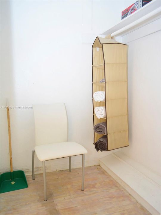 待售: $195,000 (0 贝兹, 1 浴室, 437 平方英尺)