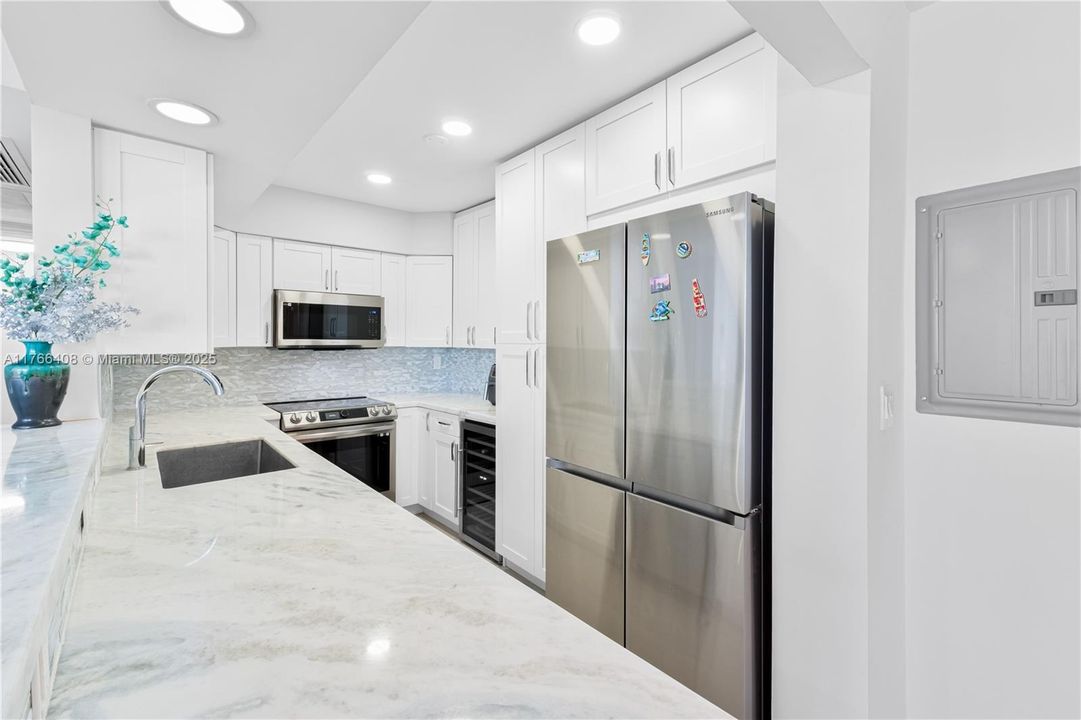 待售: $698,700 (2 贝兹, 2 浴室, 1198 平方英尺)