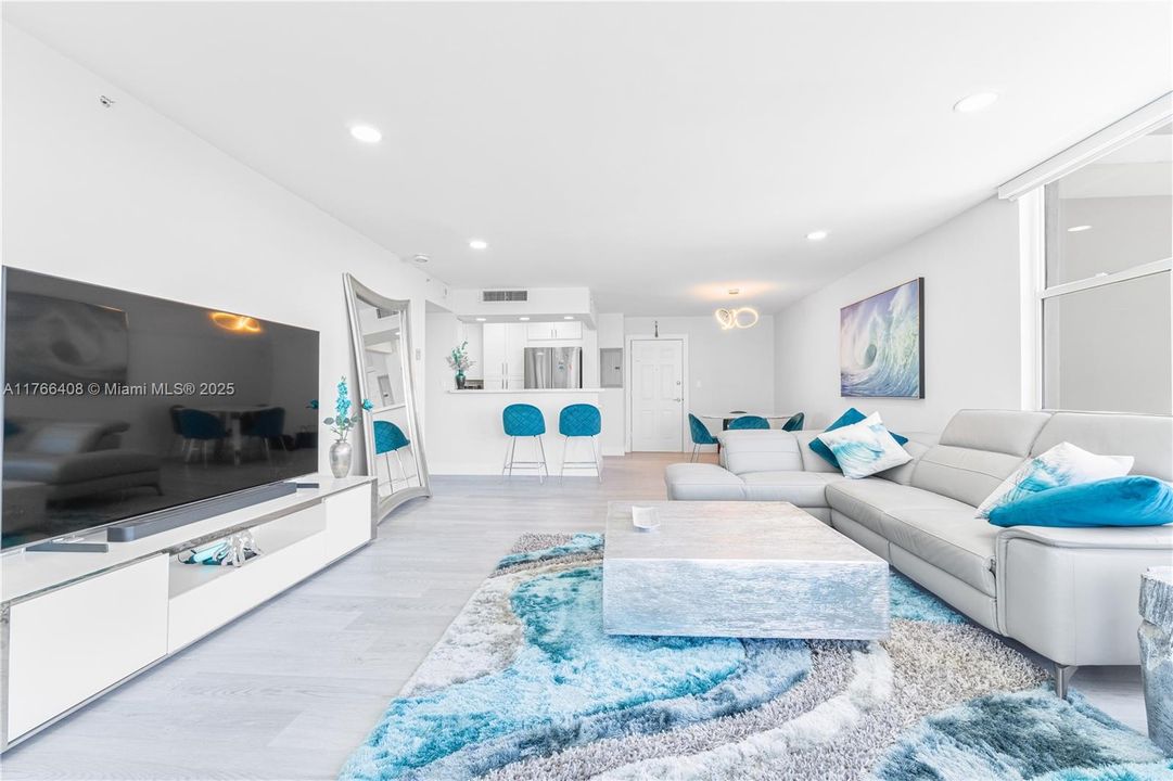 待售: $698,700 (2 贝兹, 2 浴室, 1198 平方英尺)