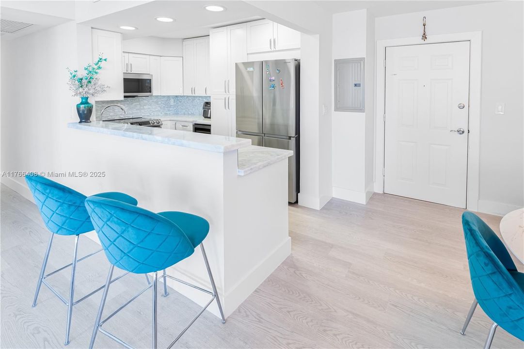 待售: $698,700 (2 贝兹, 2 浴室, 1198 平方英尺)