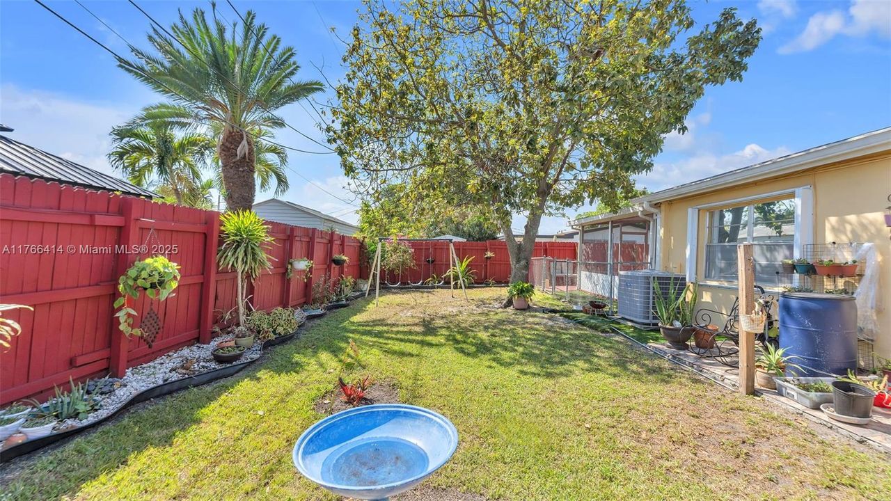 Recently Sold: $610,000 (5 beds, 2 baths, 2081 Square Feet)