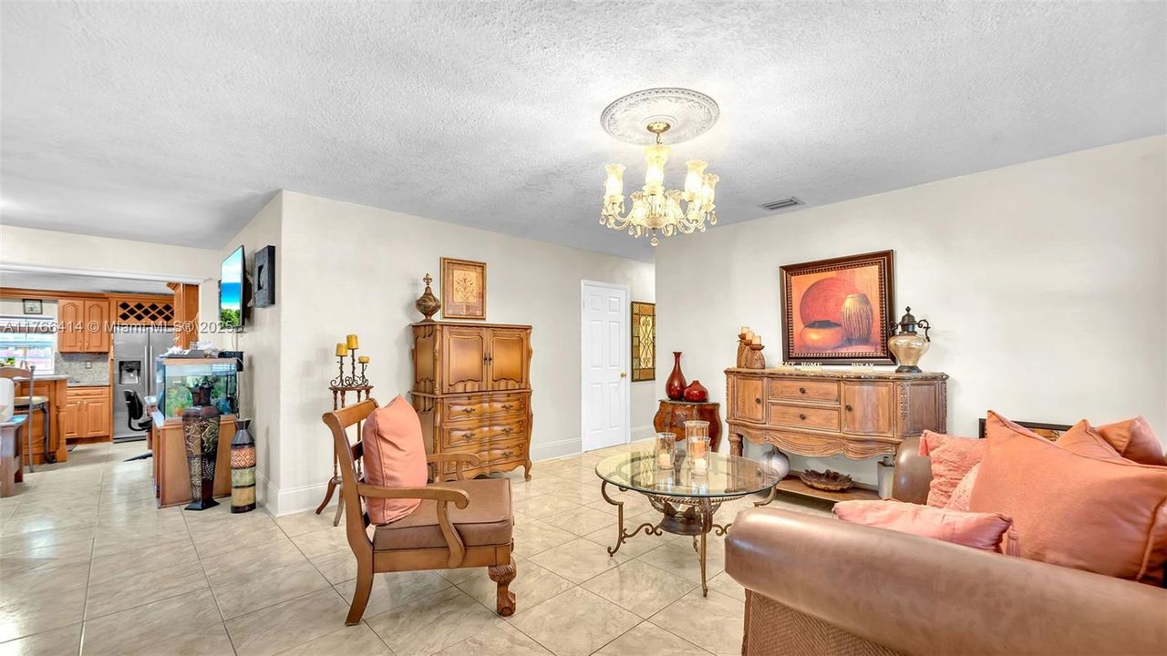 Recently Sold: $610,000 (5 beds, 2 baths, 2081 Square Feet)