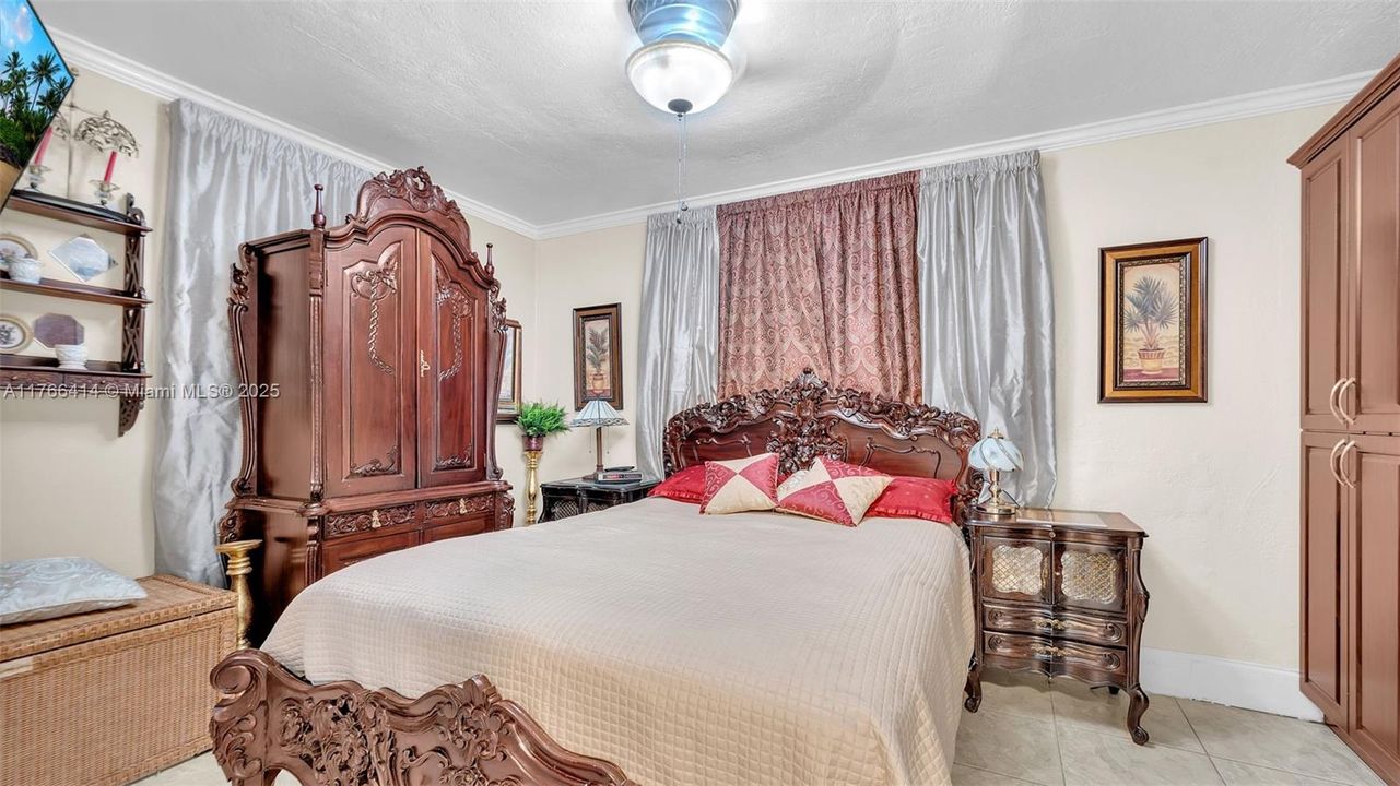 Recently Sold: $610,000 (5 beds, 2 baths, 2081 Square Feet)