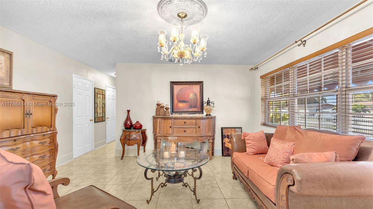 Recently Sold: $610,000 (5 beds, 2 baths, 2081 Square Feet)