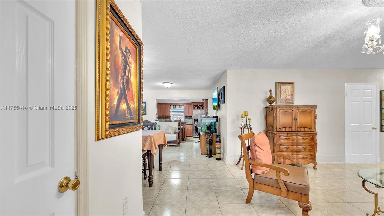 Recently Sold: $610,000 (5 beds, 2 baths, 2081 Square Feet)