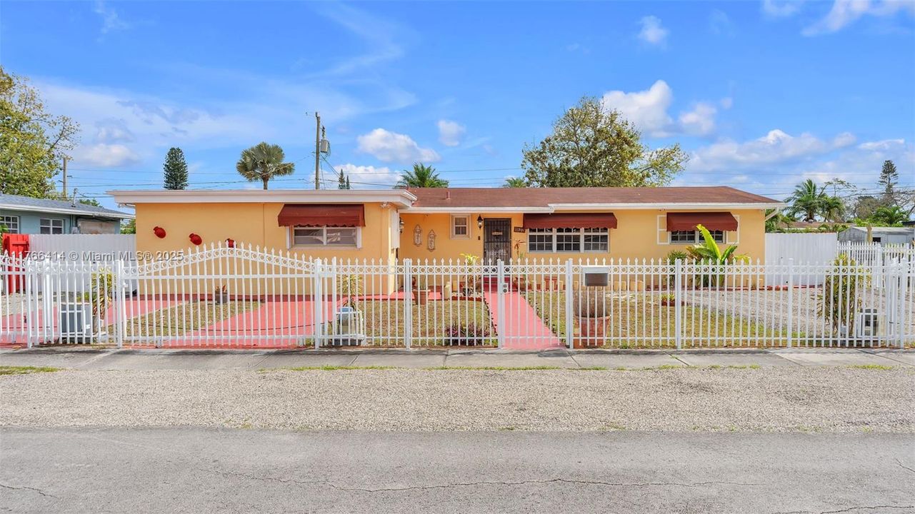 Recently Sold: $610,000 (5 beds, 2 baths, 2081 Square Feet)