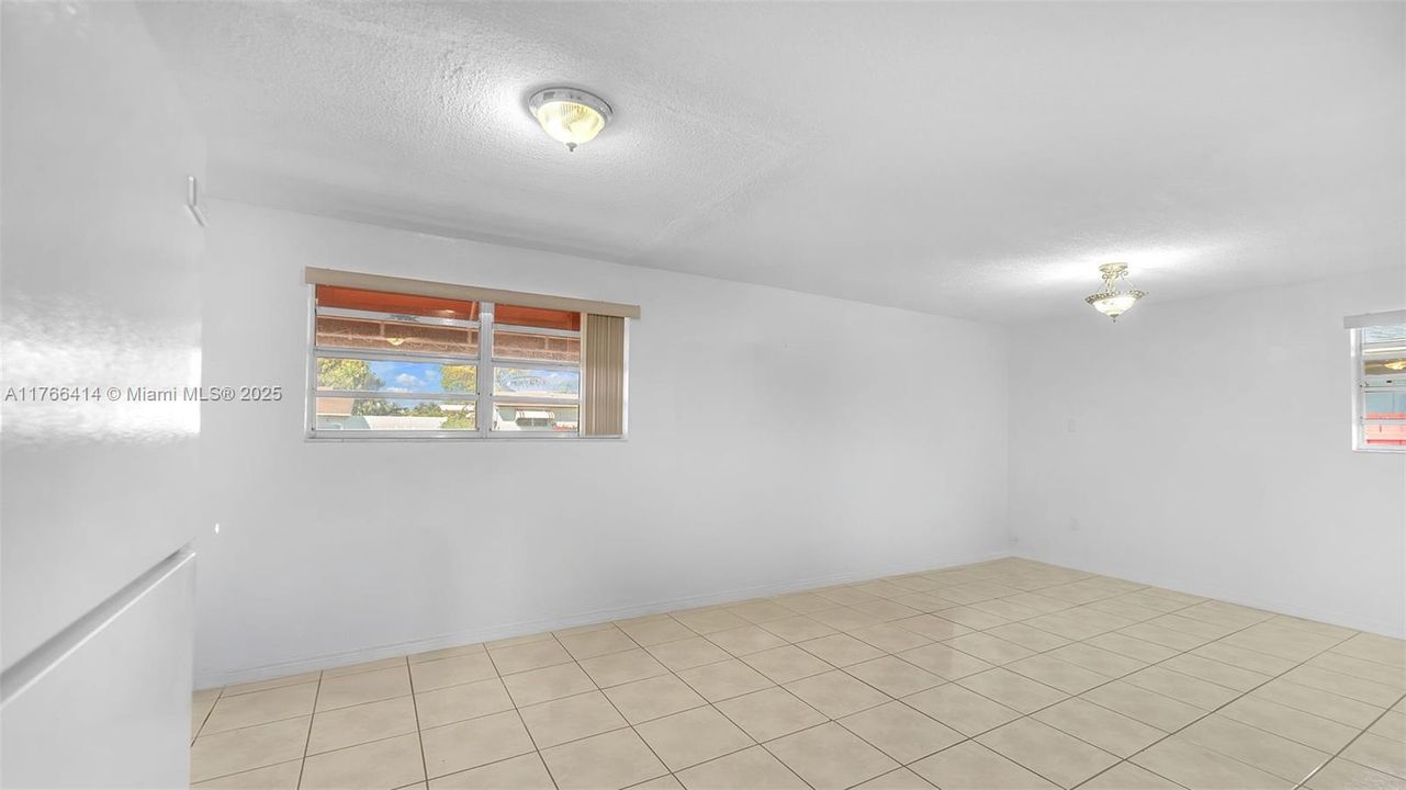 Recently Sold: $610,000 (5 beds, 2 baths, 2081 Square Feet)