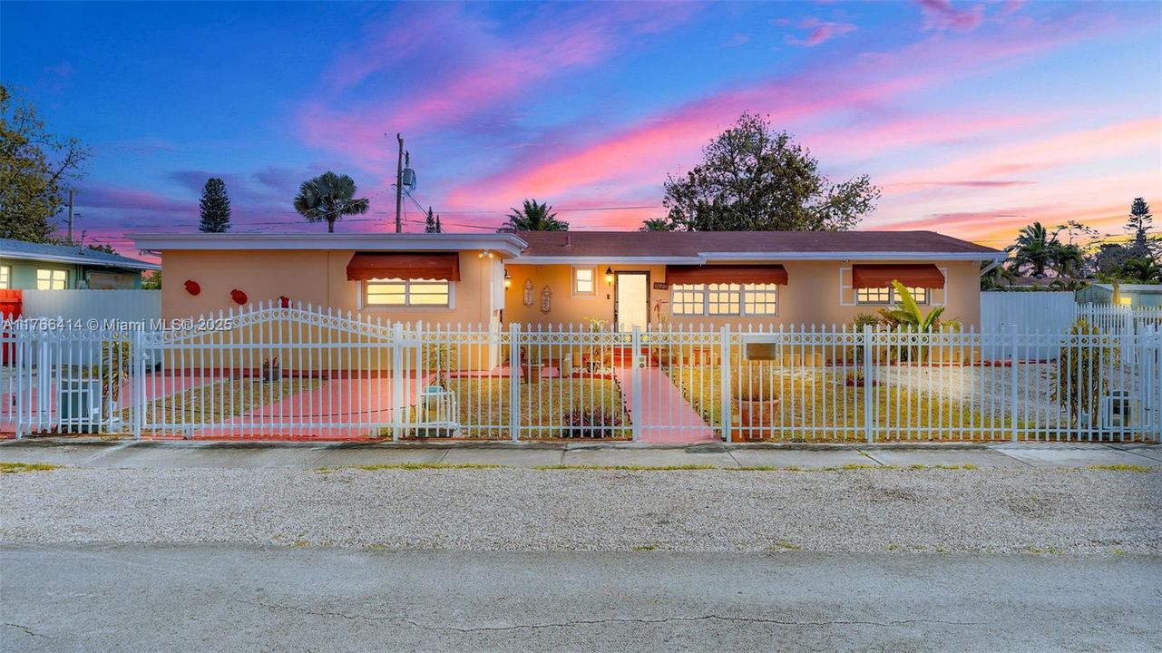 Recently Sold: $610,000 (5 beds, 2 baths, 2081 Square Feet)