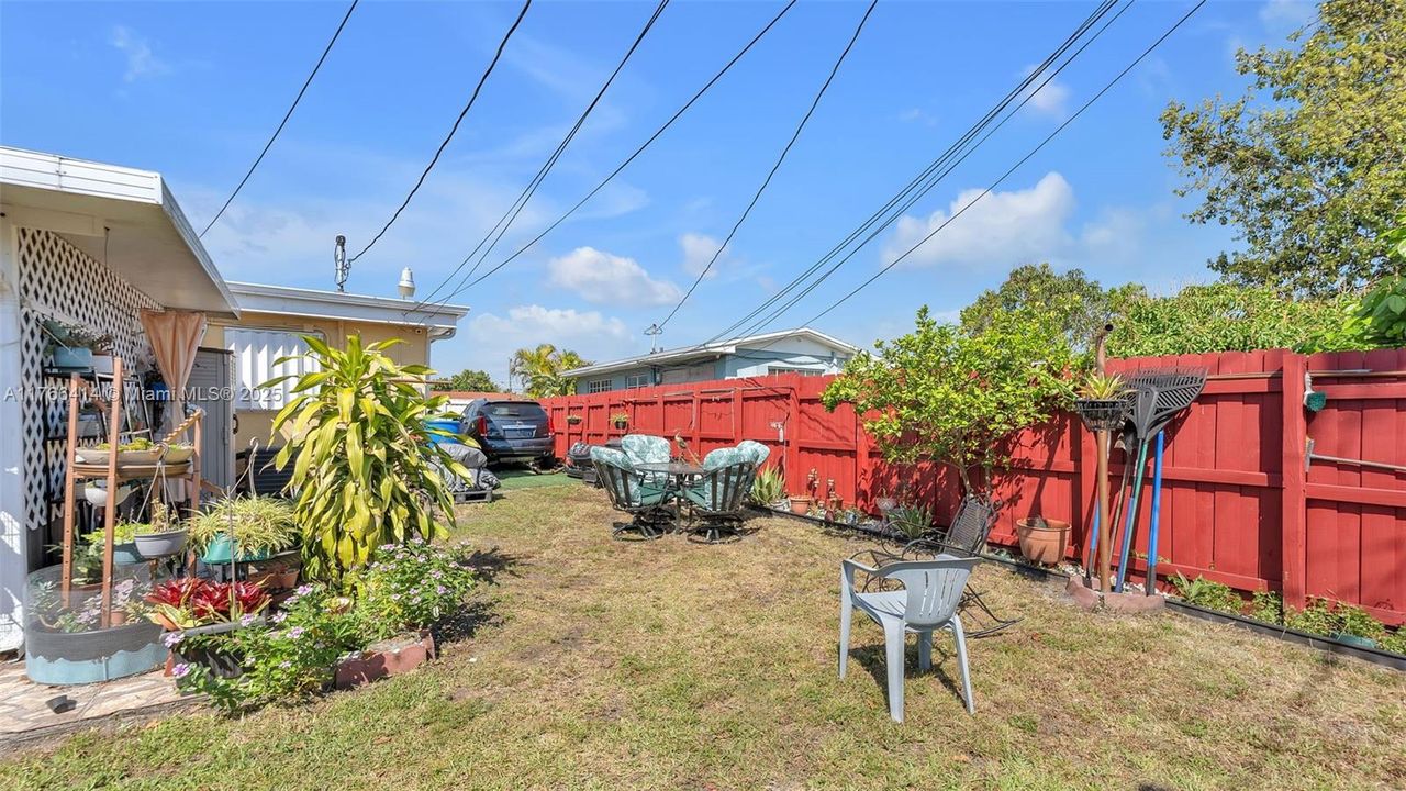 Recently Sold: $610,000 (5 beds, 2 baths, 2081 Square Feet)