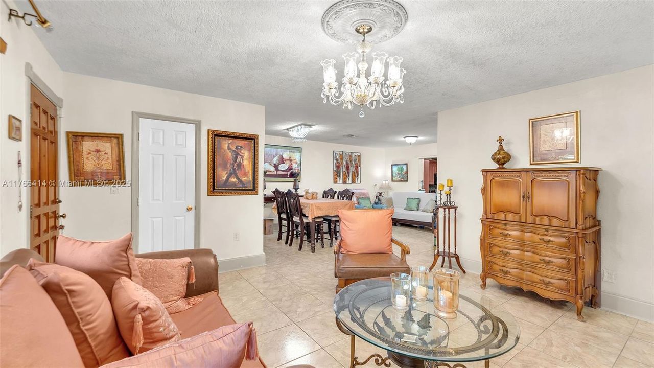 Recently Sold: $610,000 (5 beds, 2 baths, 2081 Square Feet)