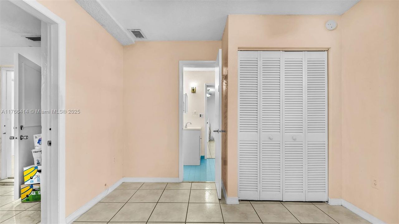 Recently Sold: $610,000 (5 beds, 2 baths, 2081 Square Feet)