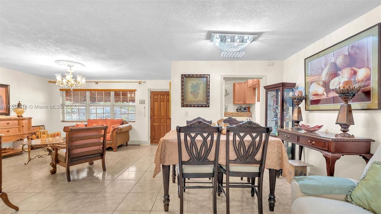 Recently Sold: $610,000 (5 beds, 2 baths, 2081 Square Feet)