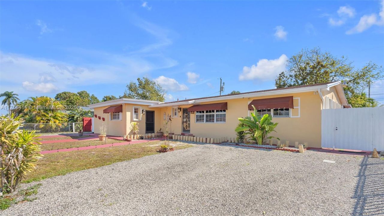 Recently Sold: $610,000 (5 beds, 2 baths, 2081 Square Feet)