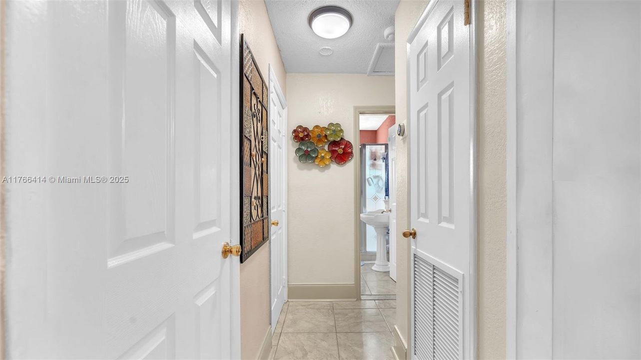 Recently Sold: $610,000 (5 beds, 2 baths, 2081 Square Feet)