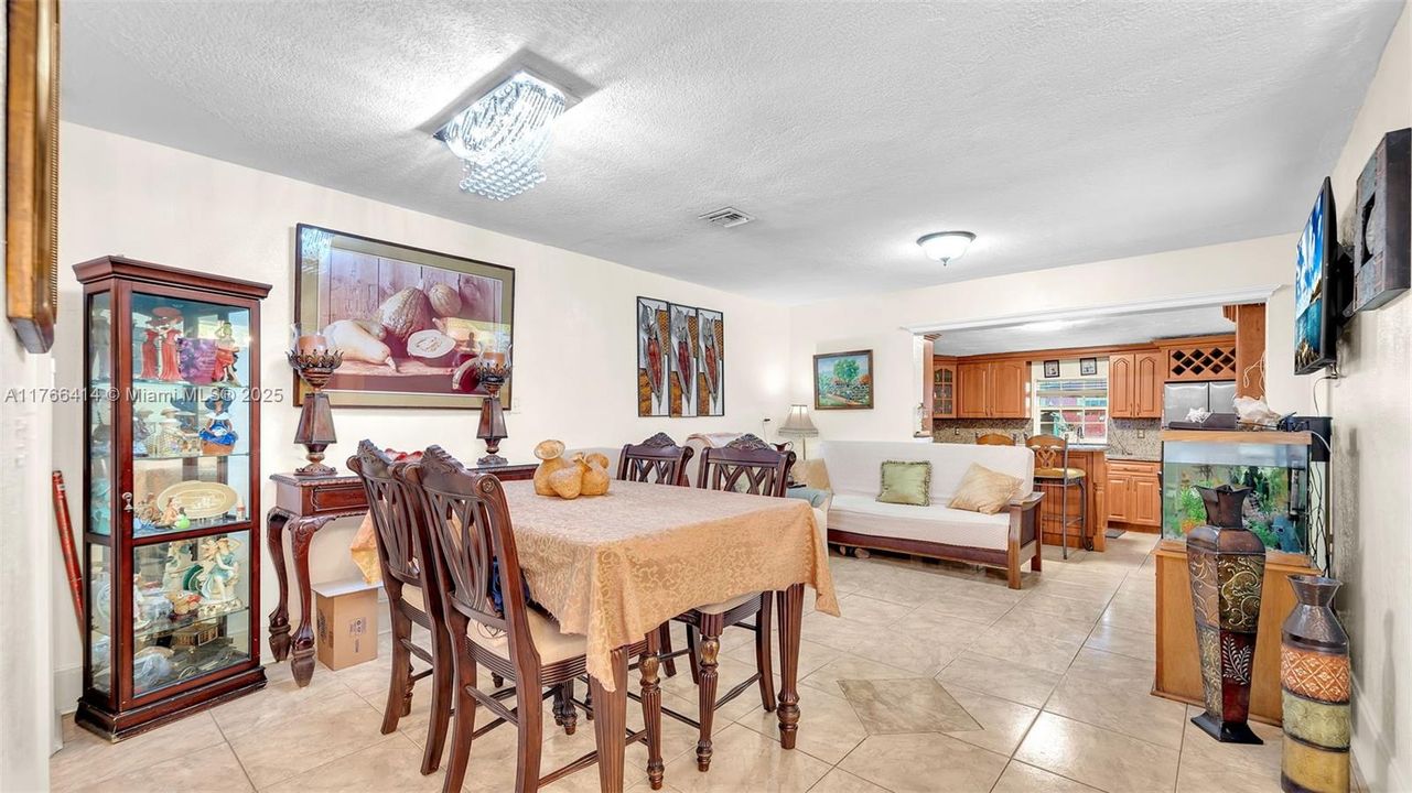 Recently Sold: $610,000 (5 beds, 2 baths, 2081 Square Feet)