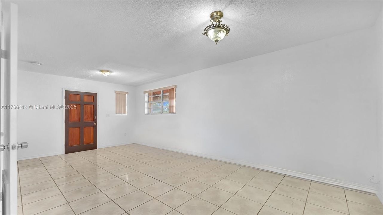 Recently Sold: $610,000 (5 beds, 2 baths, 2081 Square Feet)