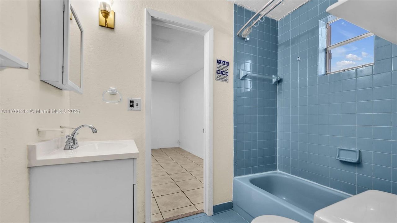 Recently Sold: $610,000 (5 beds, 2 baths, 2081 Square Feet)