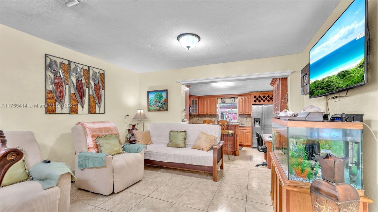 Recently Sold: $610,000 (5 beds, 2 baths, 2081 Square Feet)