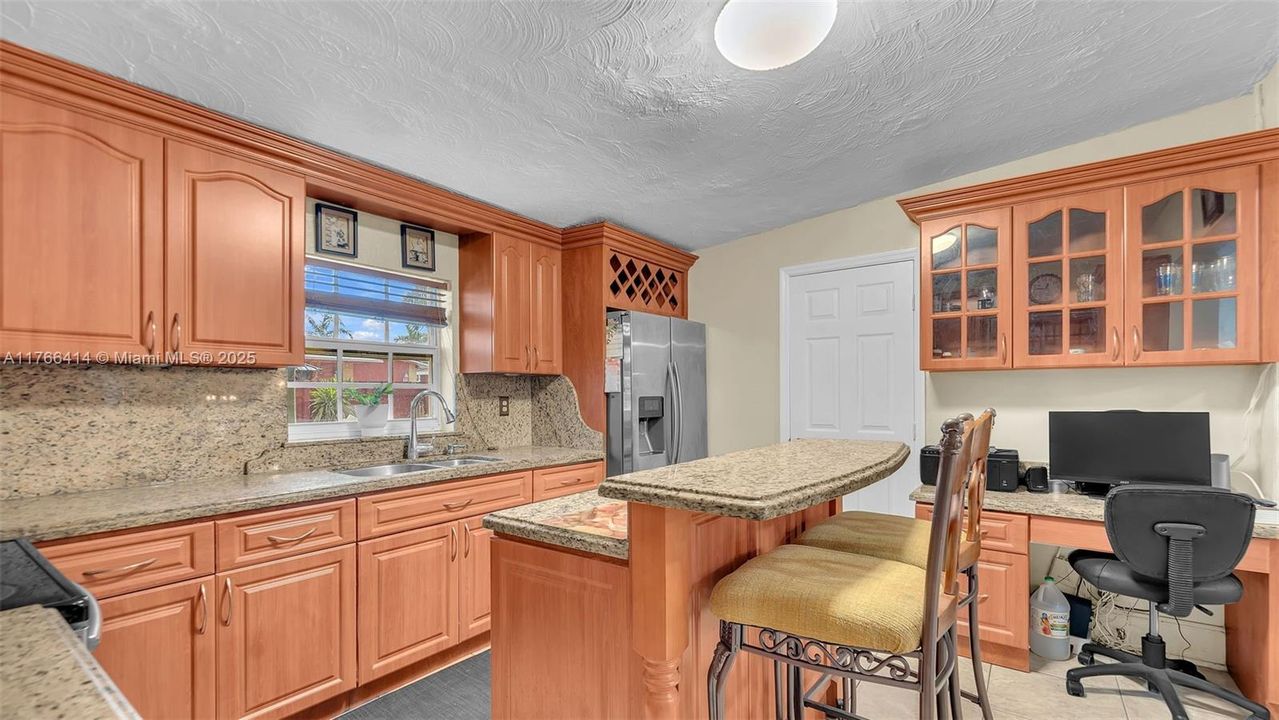 Recently Sold: $610,000 (5 beds, 2 baths, 2081 Square Feet)