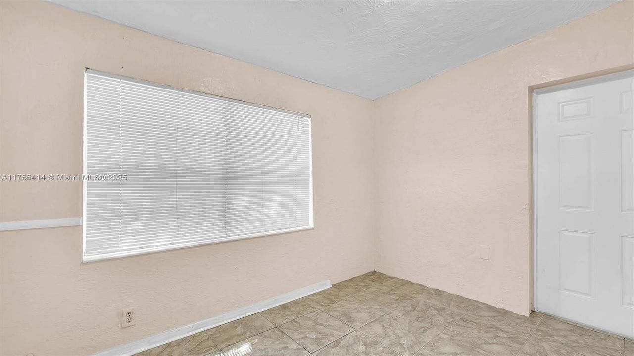 Recently Sold: $610,000 (5 beds, 2 baths, 2081 Square Feet)