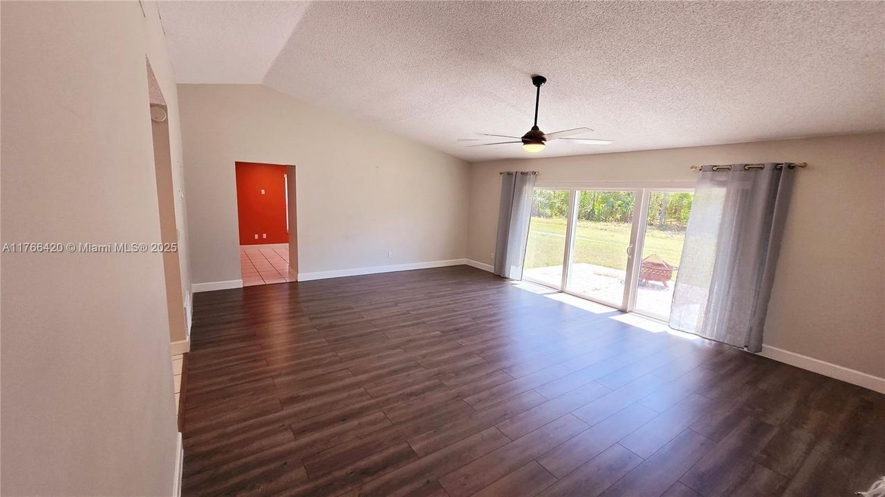 Recently Rented: $2,250 (4 beds, 2 baths, 1707 Square Feet)