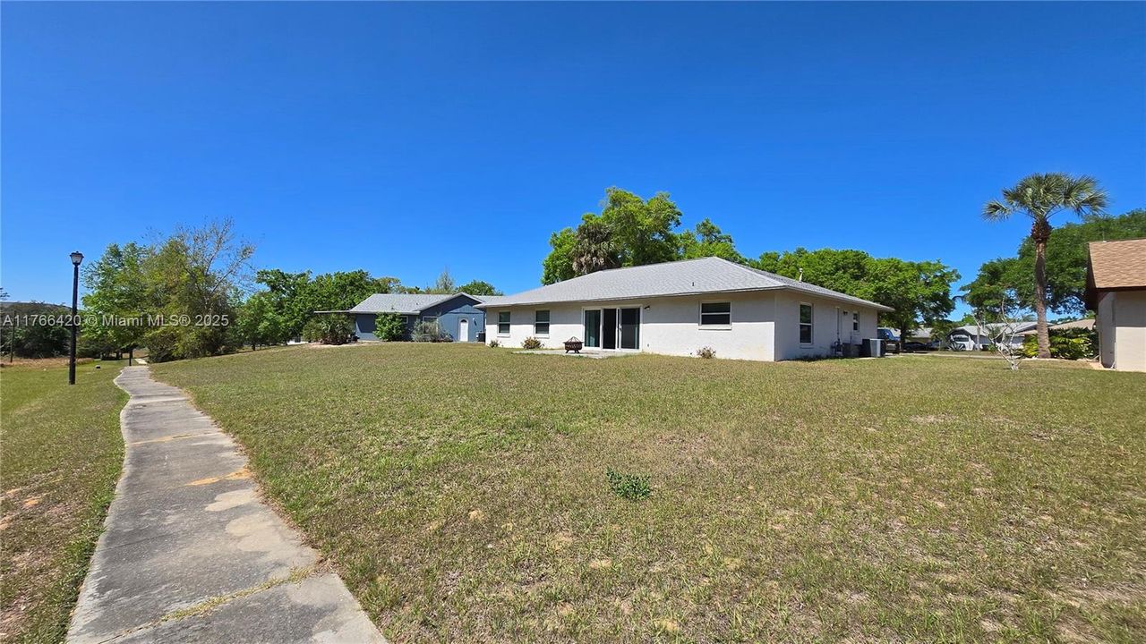 Recently Rented: $2,250 (4 beds, 2 baths, 1707 Square Feet)