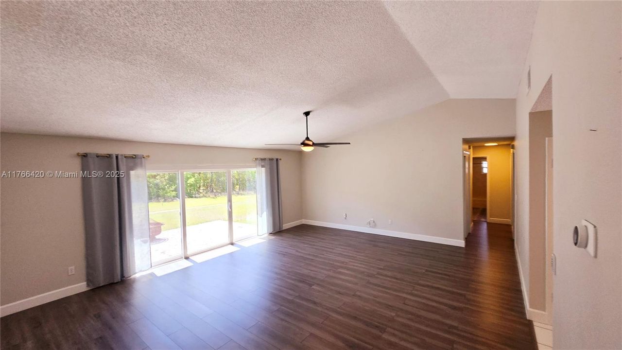 Recently Rented: $2,250 (4 beds, 2 baths, 1707 Square Feet)