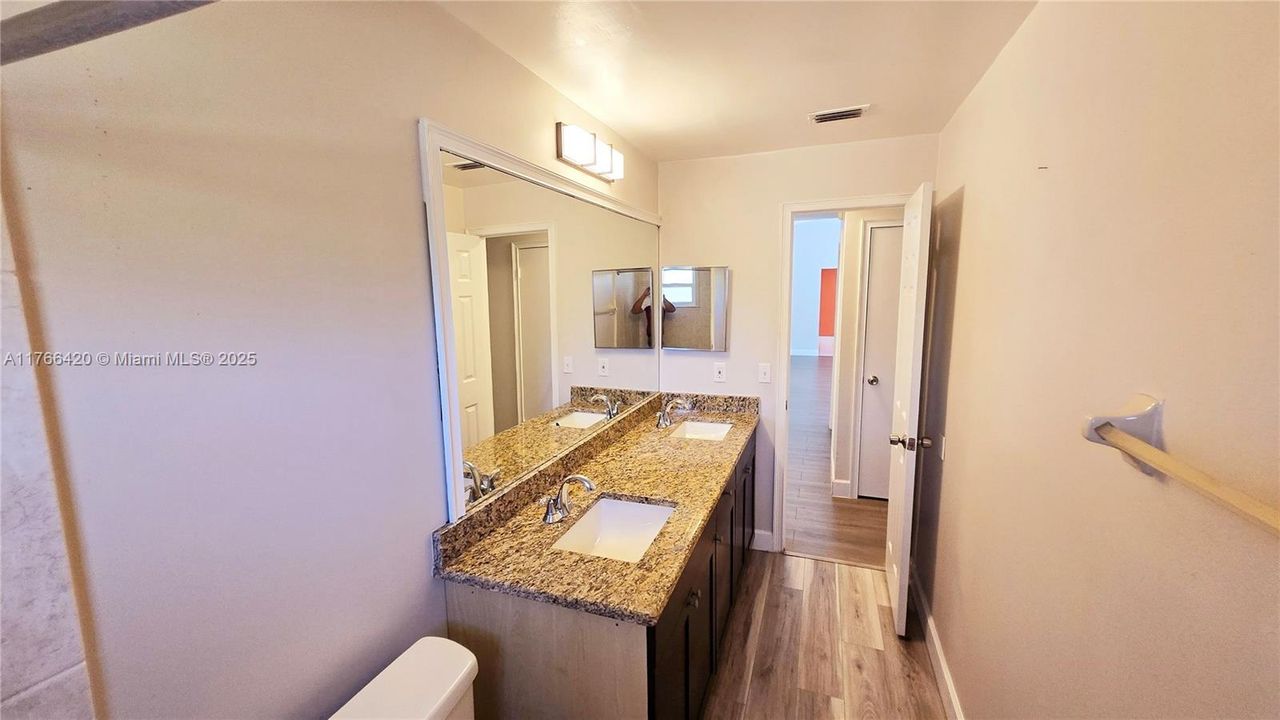 Recently Rented: $2,250 (4 beds, 2 baths, 1707 Square Feet)