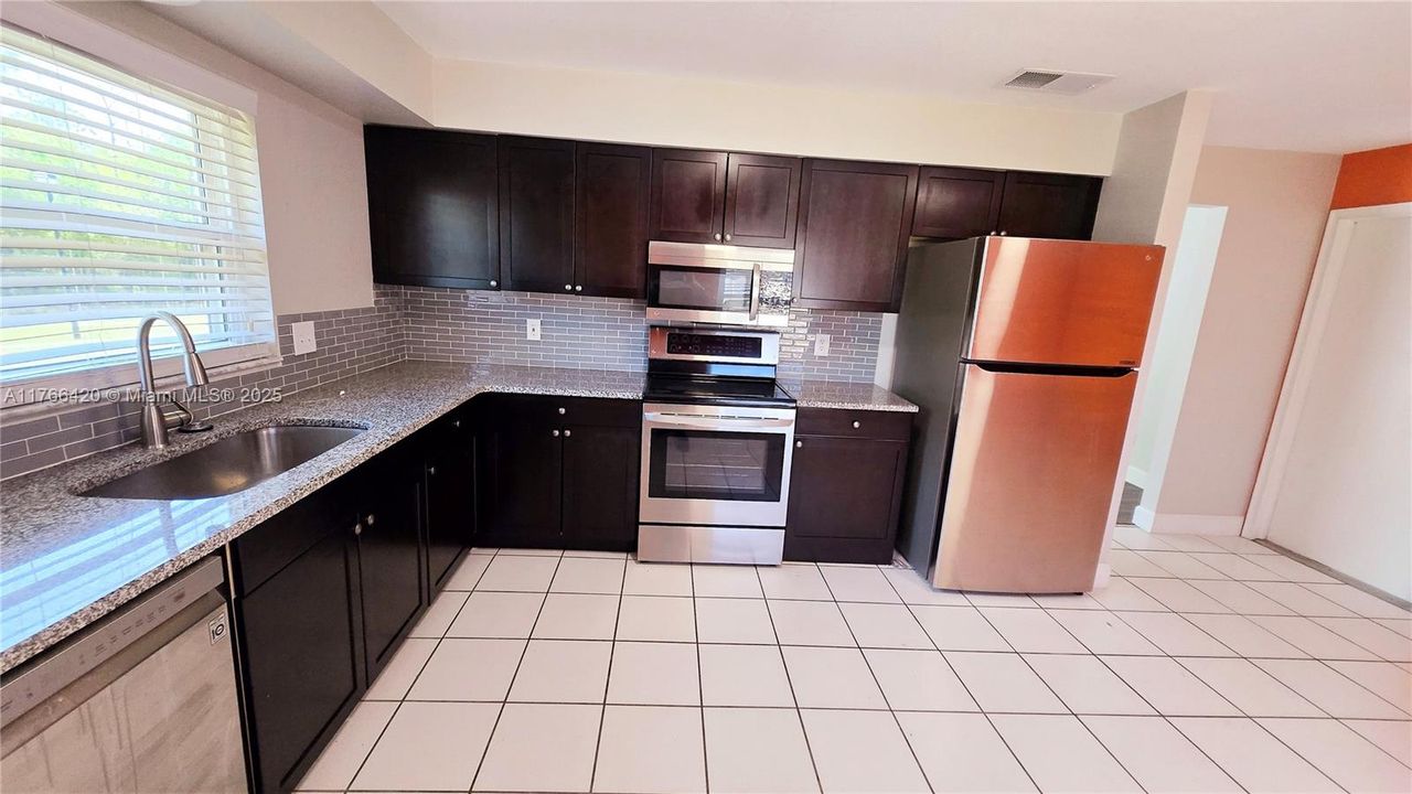 Recently Rented: $2,250 (4 beds, 2 baths, 1707 Square Feet)