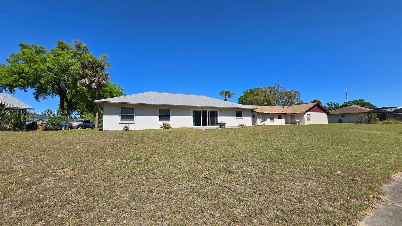 Recently Rented: $2,250 (4 beds, 2 baths, 1707 Square Feet)