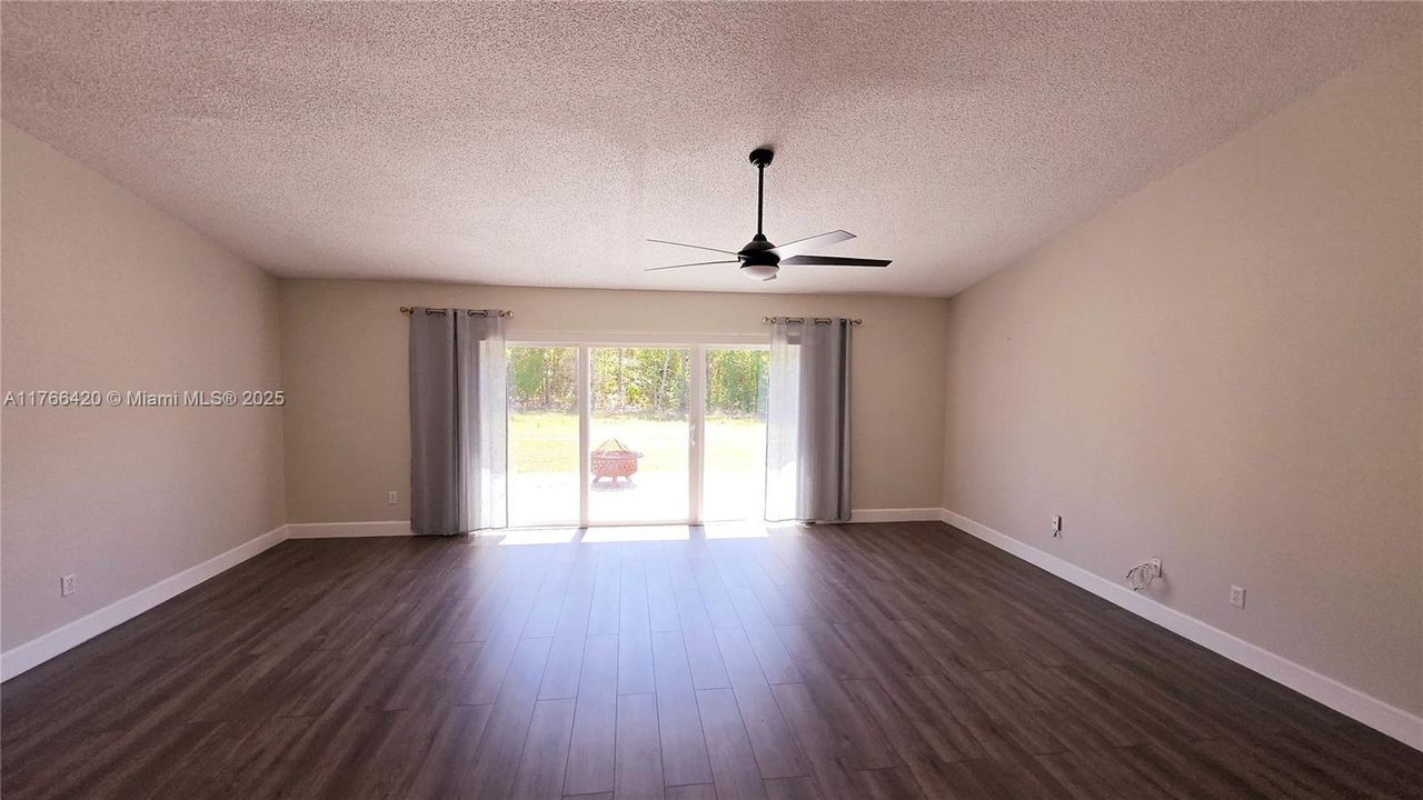 Recently Rented: $2,250 (4 beds, 2 baths, 1707 Square Feet)