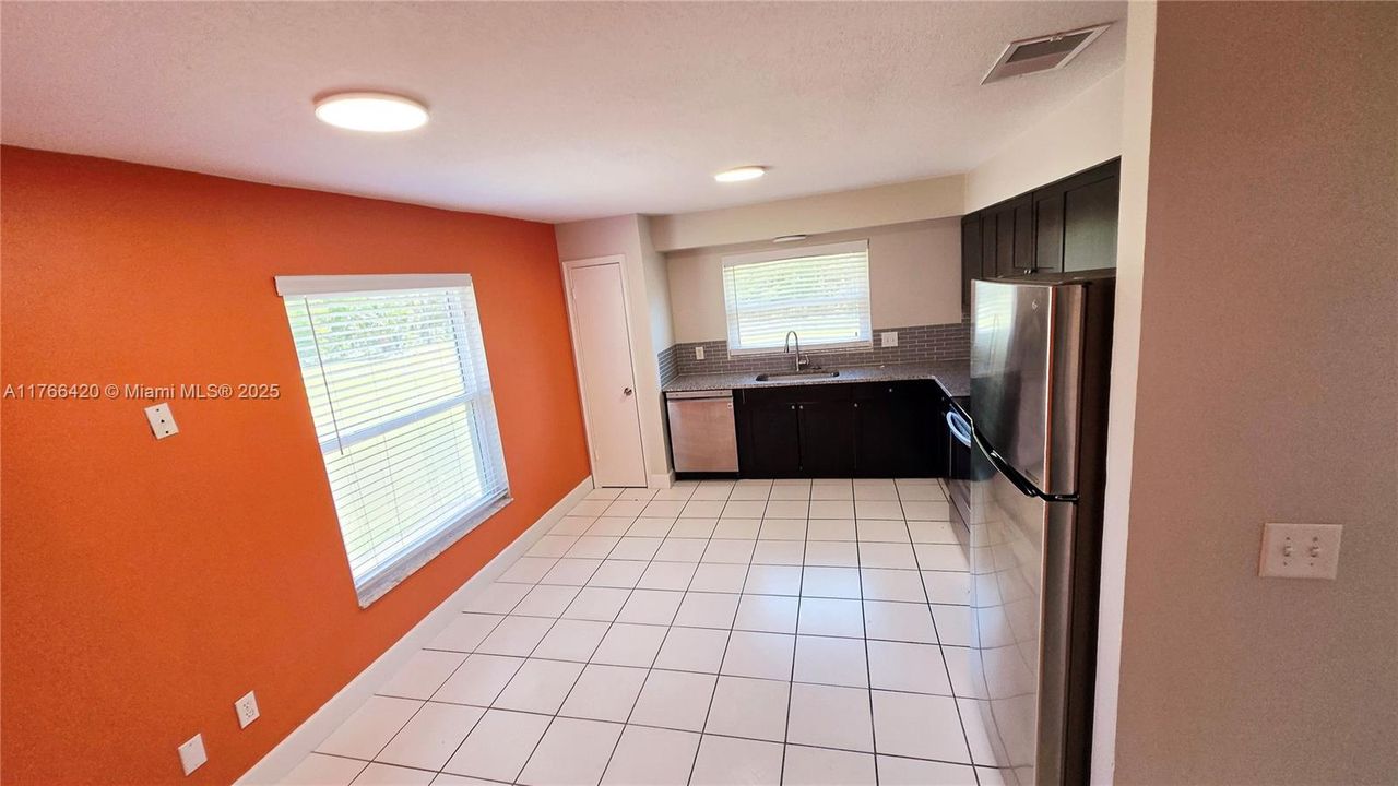 Recently Rented: $2,250 (4 beds, 2 baths, 1707 Square Feet)