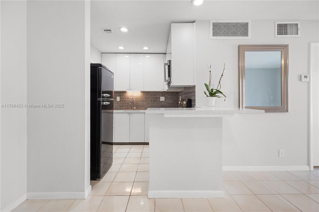 For Sale: $214,990 (1 beds, 1 baths, 600 Square Feet)