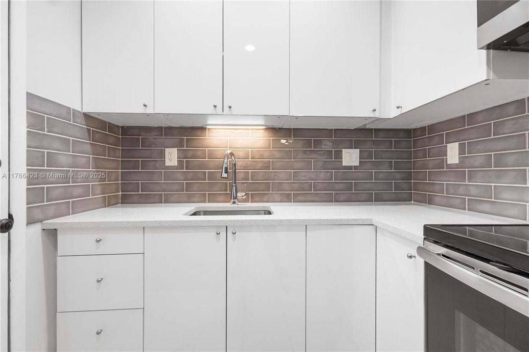 For Sale: $214,990 (1 beds, 1 baths, 600 Square Feet)