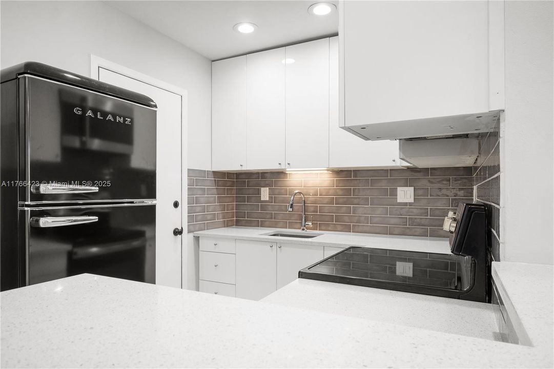 For Sale: $214,990 (1 beds, 1 baths, 600 Square Feet)