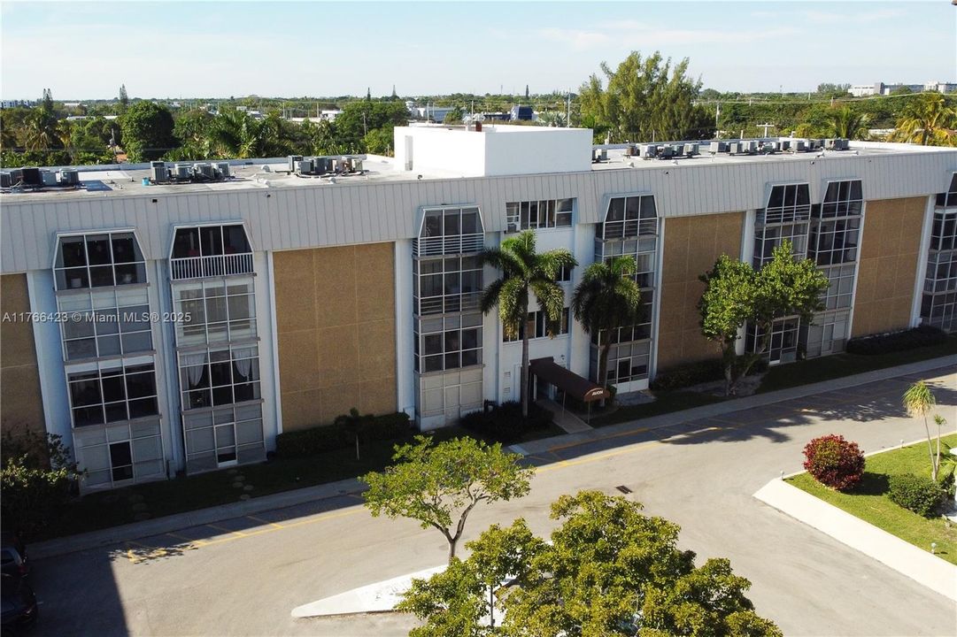 For Sale: $214,990 (1 beds, 1 baths, 600 Square Feet)