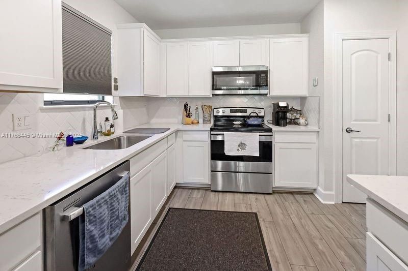 Recently Sold: $399,900 (3 beds, 2 baths, 1449 Square Feet)