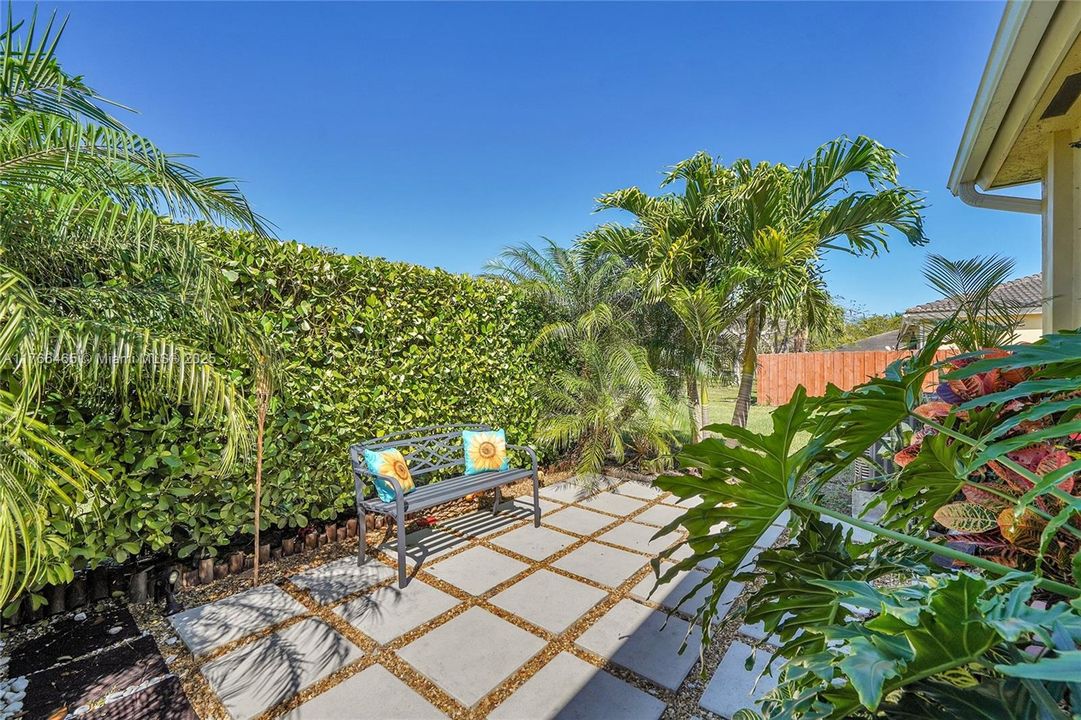 Recently Sold: $389,900 (3 beds, 2 baths, 1380 Square Feet)