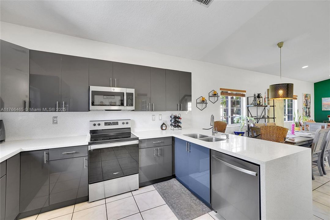 Recently Sold: $389,900 (3 beds, 2 baths, 1380 Square Feet)