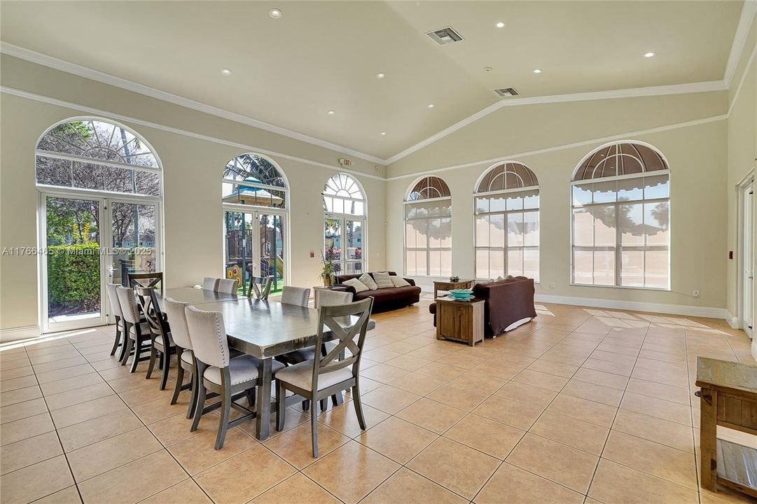 Recently Sold: $389,900 (3 beds, 2 baths, 1380 Square Feet)