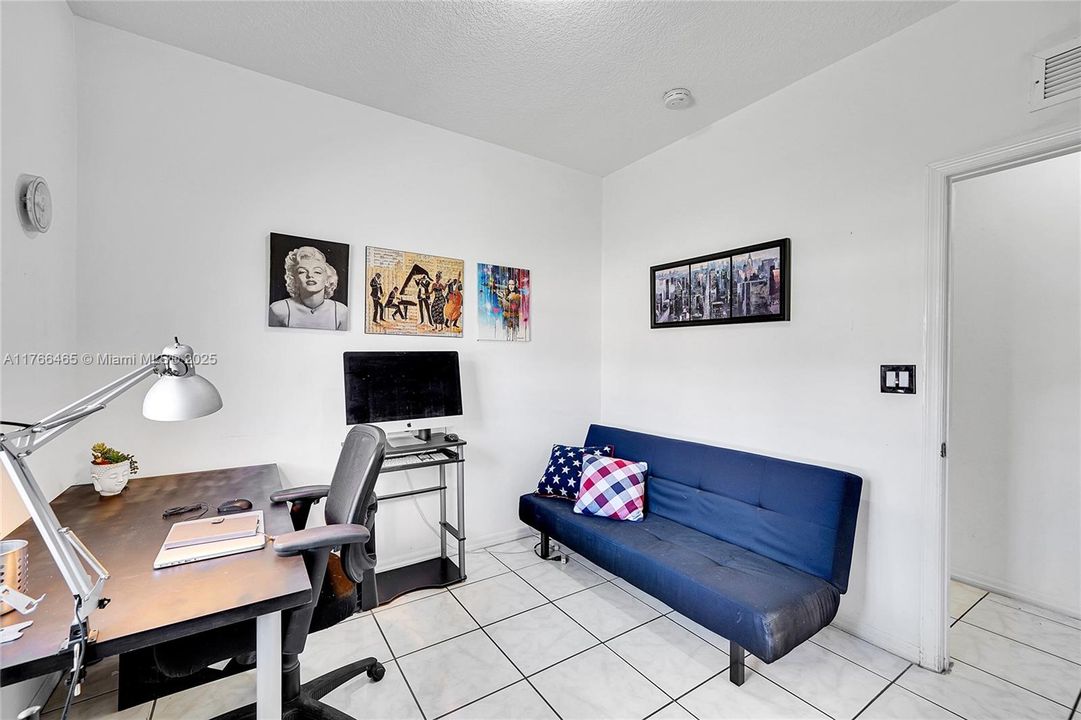 Recently Sold: $389,900 (3 beds, 2 baths, 1380 Square Feet)