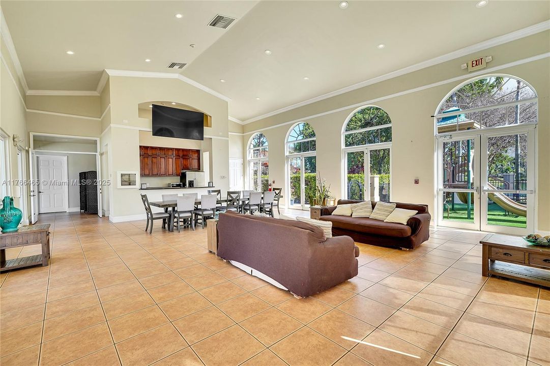 Recently Sold: $389,900 (3 beds, 2 baths, 1380 Square Feet)