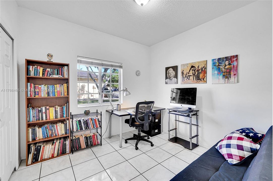 Recently Sold: $389,900 (3 beds, 2 baths, 1380 Square Feet)