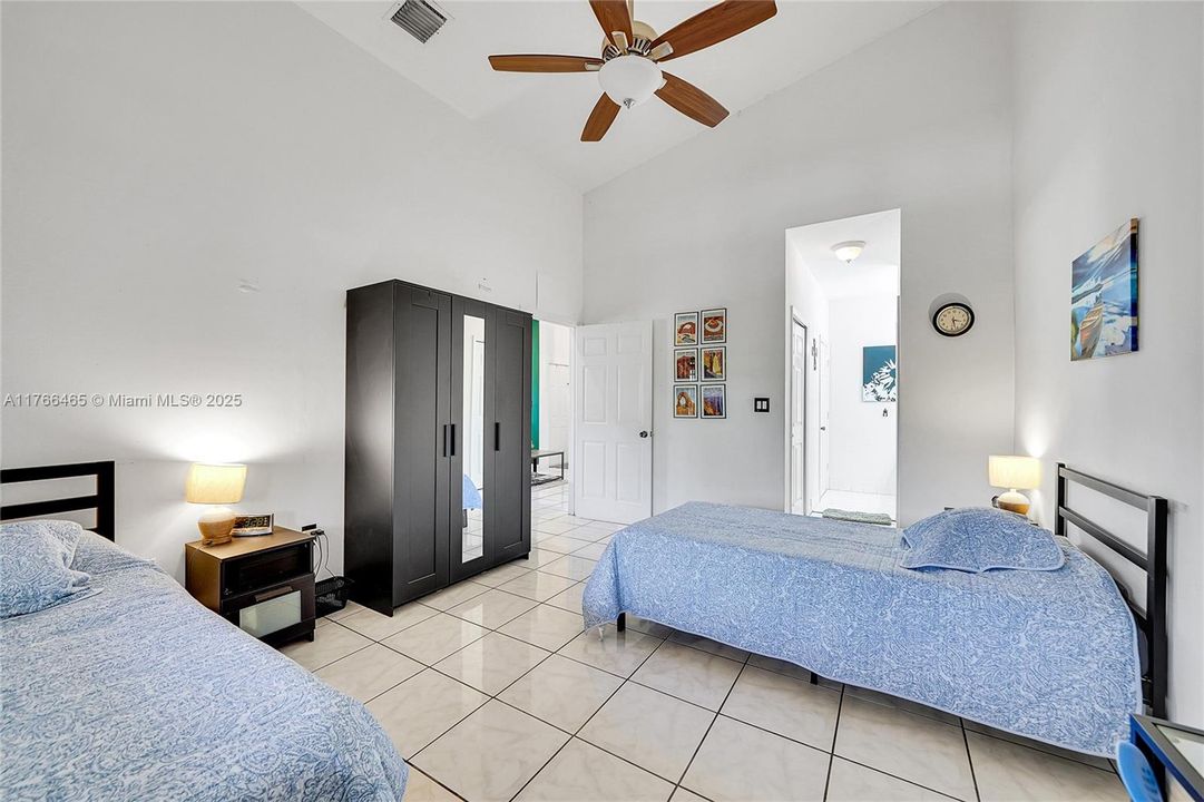 Recently Sold: $389,900 (3 beds, 2 baths, 1380 Square Feet)