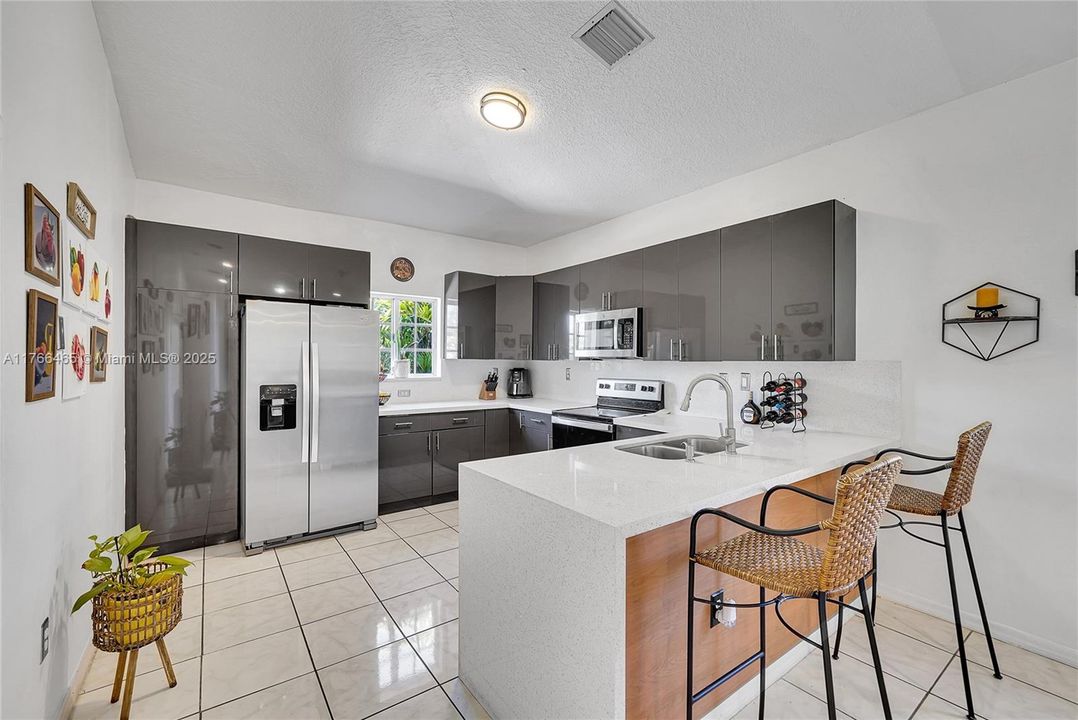 Recently Sold: $389,900 (3 beds, 2 baths, 1380 Square Feet)